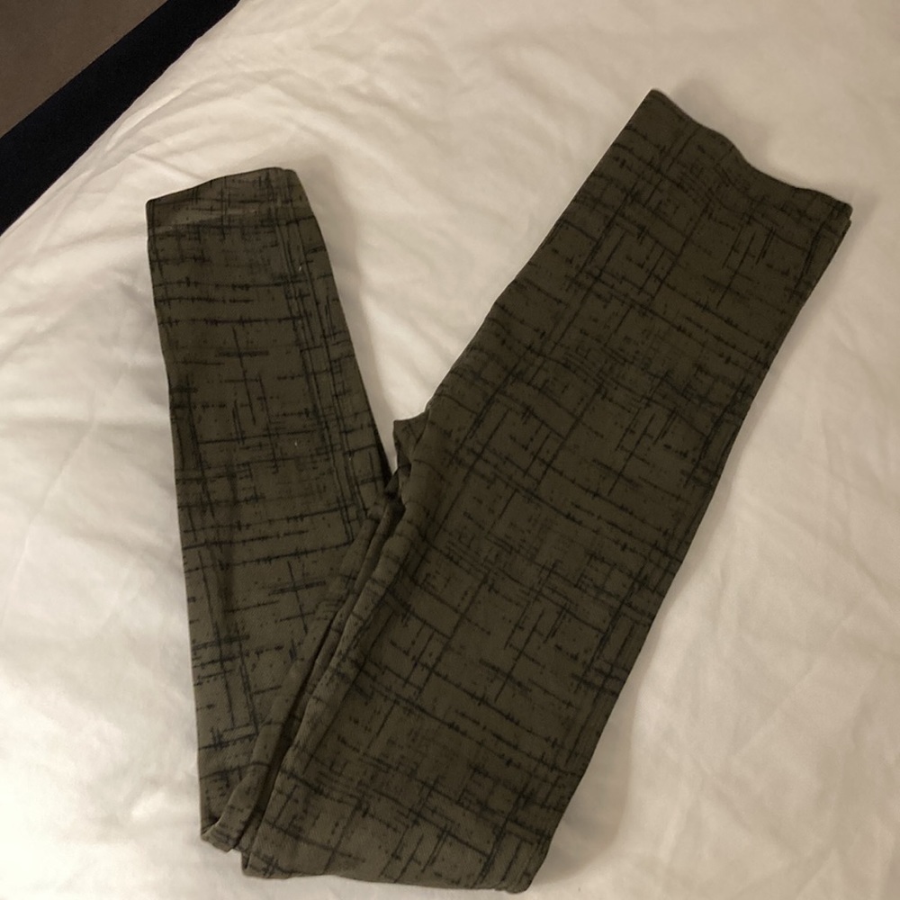 SPANX Look at Me Now Seamless Leggings Green & Black size medium
